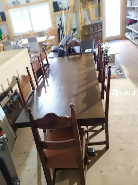 Grosser Massivholz Tisch mit 8 Stühle