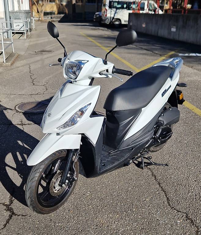 Suzuki UK 110 Weiss, Top Zustand, 31.01.25 MFK