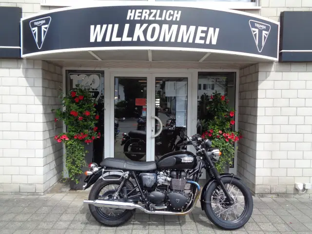 TRIUMPH Bonneville 900
