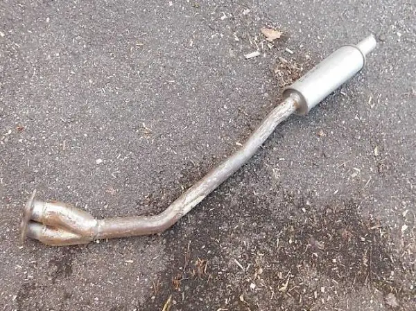 Auspuff vorne Hosenrohr Datsun Bluebird 160B 180 B Typ 810