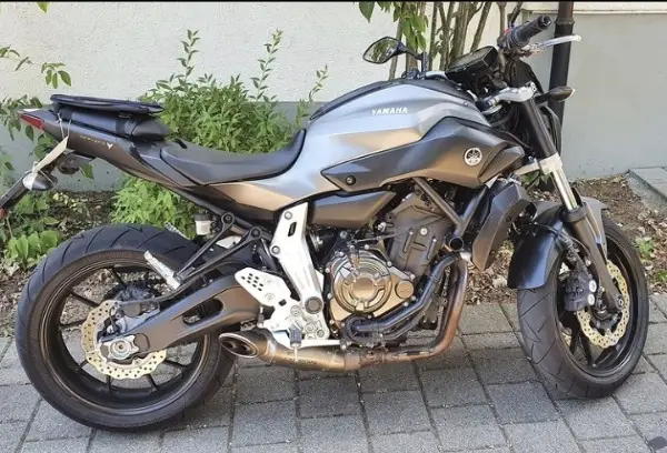 MT-07 Yamaha mit Sportauspuff