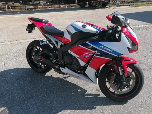 honda cbr 1000 ra fireblade