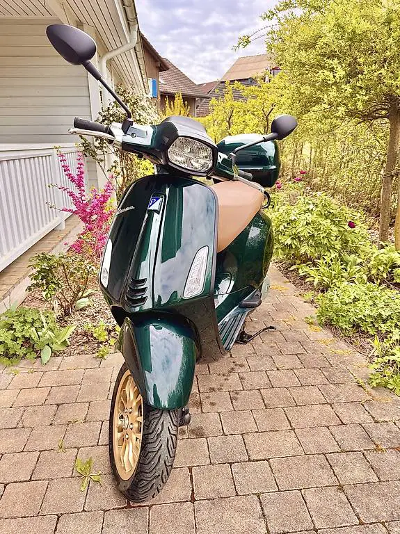 Speziallackierte Vespa Sprint 125 Racing Sixties