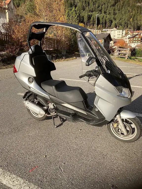 Roller 250ccm mit/ohne Dach. Sparsam