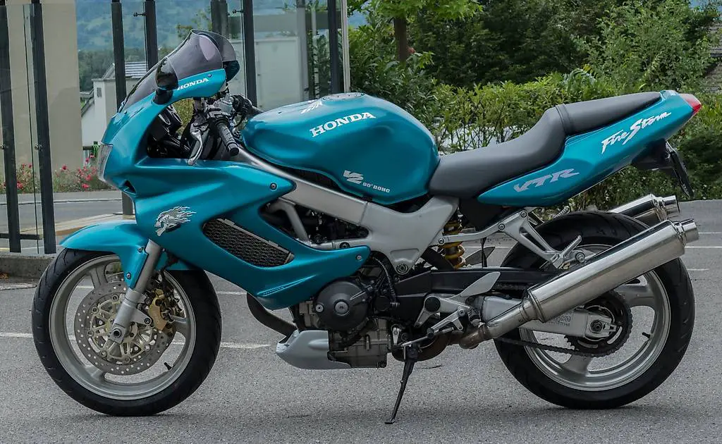 Honda VTR 1000F FireStorm (SuperHawk) - Frisch geprüft
