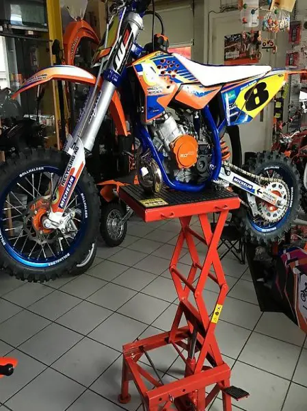 Scherenlift für die Werkstatt,Rennplatz ect.