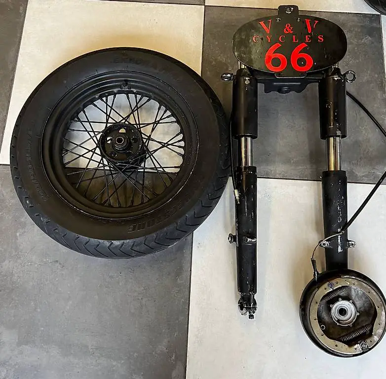 Orig. Harley Davidson Gabel, Trommelbremse, Speichenrad