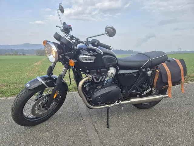 TRIUMPH Bonneville T100