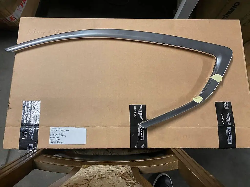 Bentley Bentayga Garniture pour vitre latérale 36A853083B