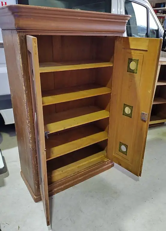 Antiker Fichten Massivhol Schrank Vorratsschrank mit Lüftung