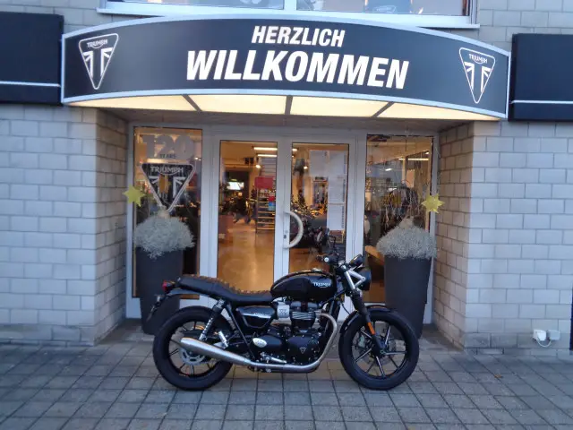 triumph street twin 900