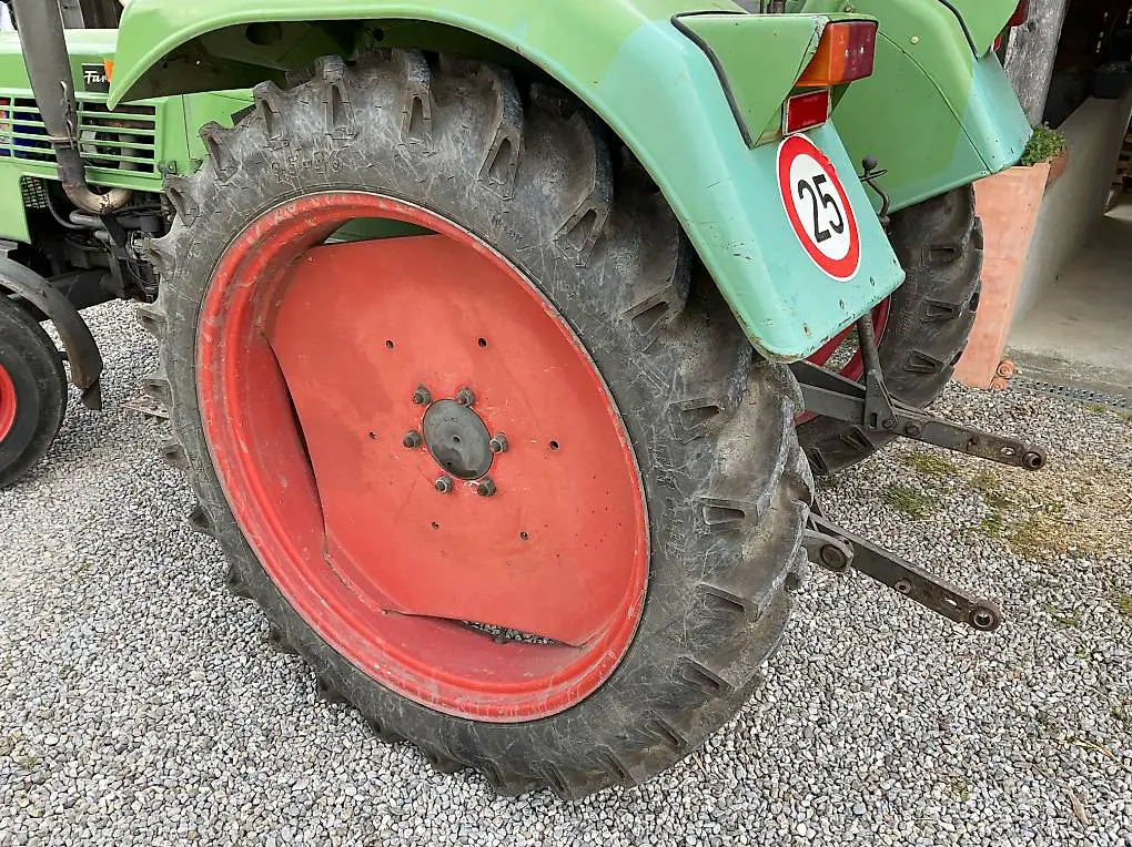 9,5-36 Pflegebereifung zu Fendt Traktor