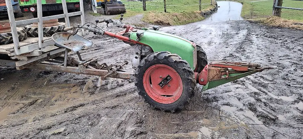 Rapid 606 mit Triebachsanhänger