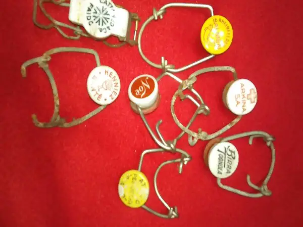 TAPPI IN CERAMICA DI BIRRE O GAZZOSE ANNI 1930/1970