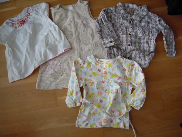 Mädchenkleider Bluse, Röckli, T-Shirts Gr 74 / 80