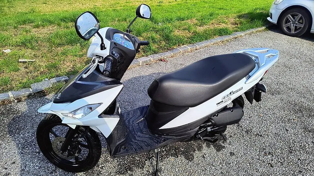 Favoloso Suzuki scooter 110