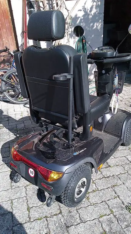 Senioren Scooter Model Invacare Comet Alpin
