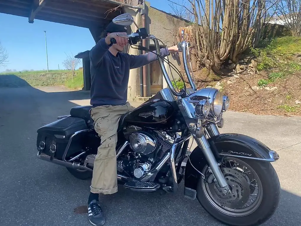 Harley Davidson Road King mit Klappenauspuff