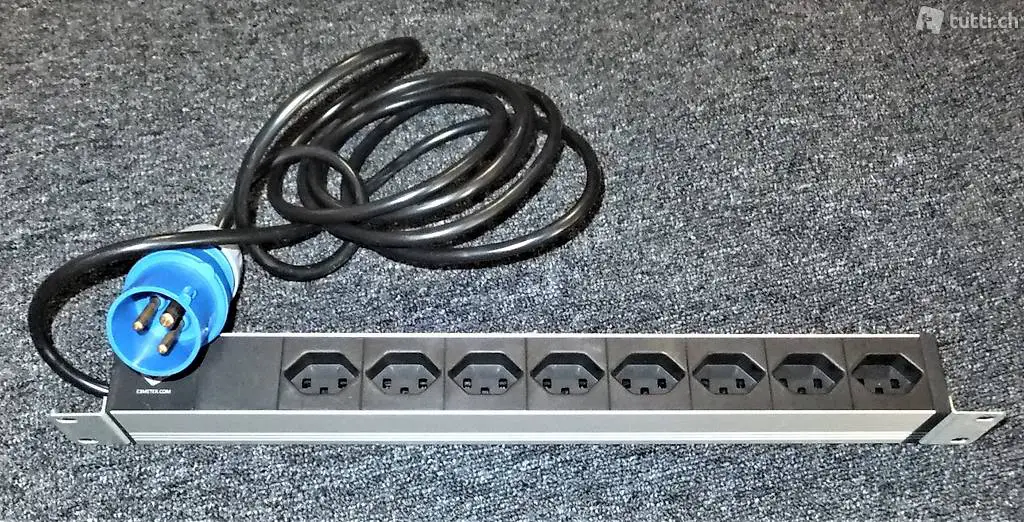 Camper Steckdosenleiste mit Adapter. Campingplatz CEE 16