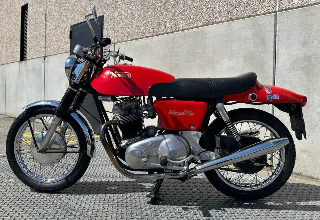 NORTON Commando 750
