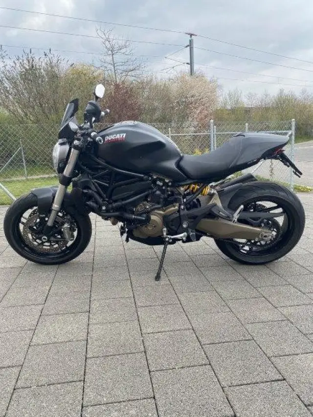 ducati monster 821