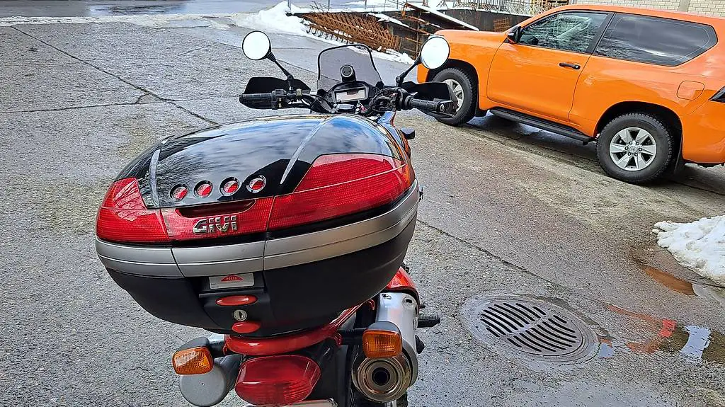 Suzuki XF 650 Freewind