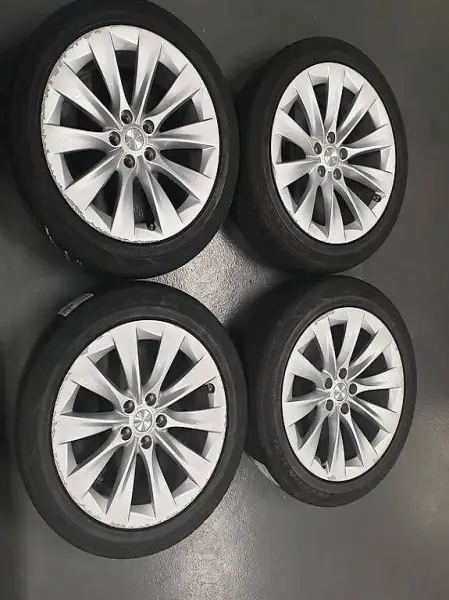  Tesla Model X 20 Zoll Räder Original