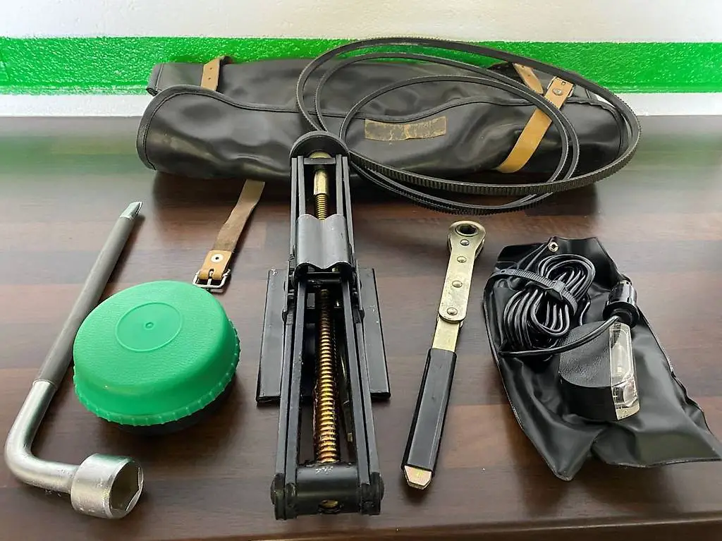 Ferrari 328 /308 4V Trousse de secours complète 129183