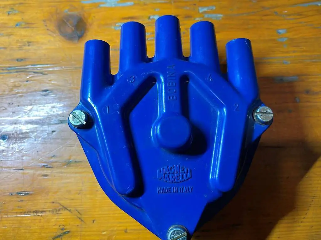 Ferrari 288 GTO Distributeur Cap GTO Parts: 122399