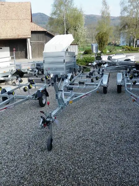  Bootsanhänger mit Rollen und Seilwinde komplett