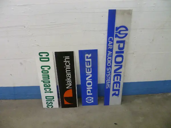 Plexi - Werbe Tafel - Marken Logos