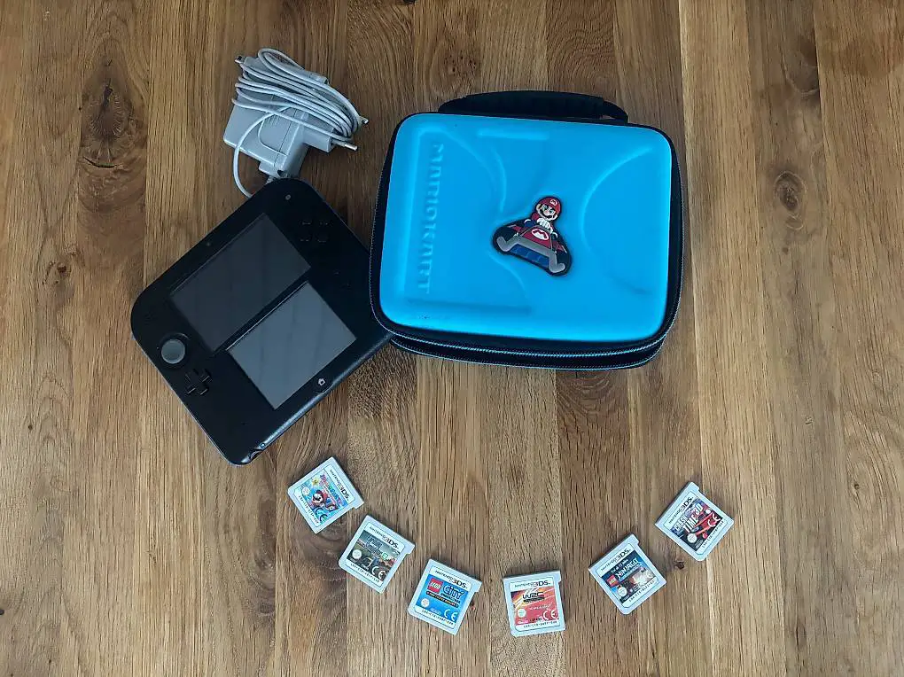 Nintendo 2DS inkl. 6 Spiele