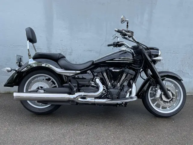 YAMAHA XV 1900 Midnight Star