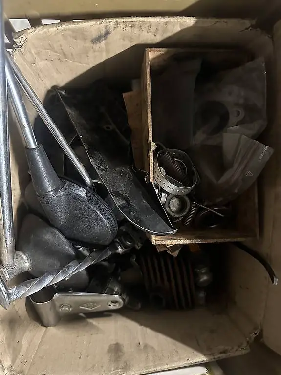 Div. Mofateile in einer kiste