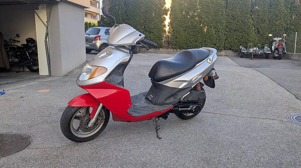 Vendo scooter Daelim 50 s-five