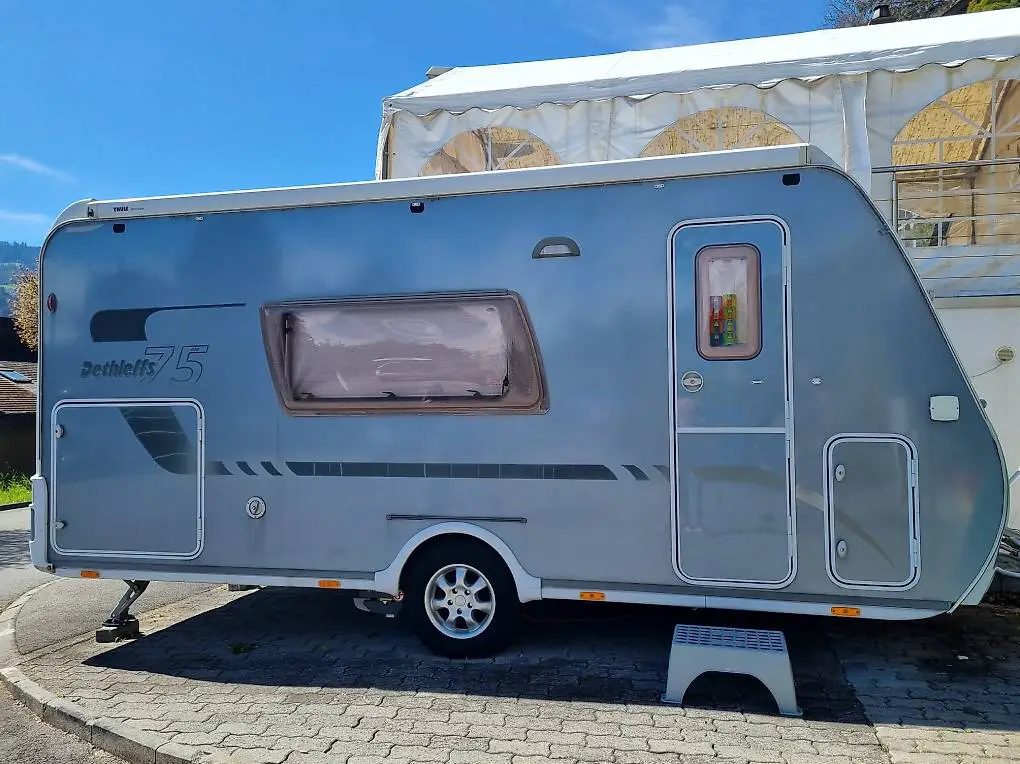 Wohnwagen mit Hundebox