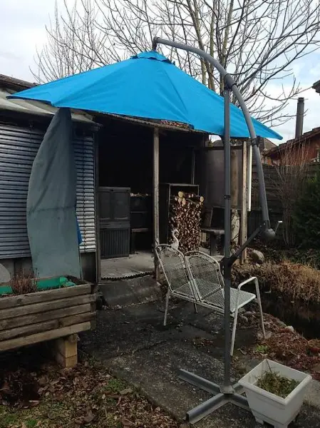 Sonnenschirm hellblau Ampelsystem mit Kurbel