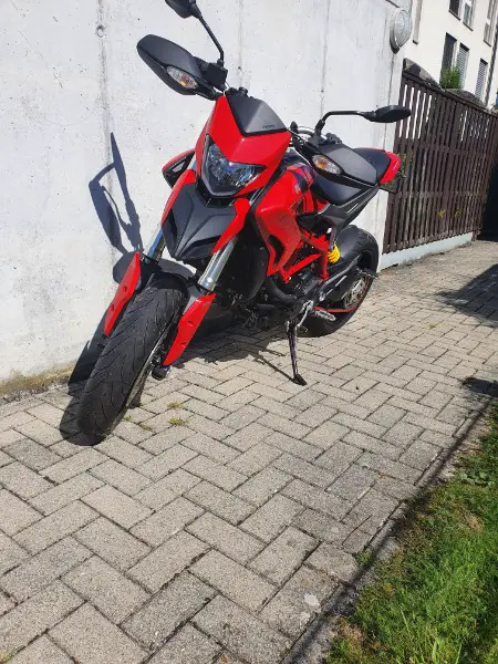 Ducati Hypermotard 821