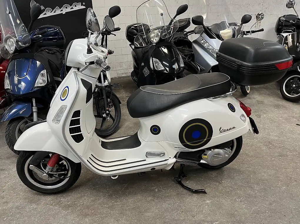 Vespa 125 GTS weiss