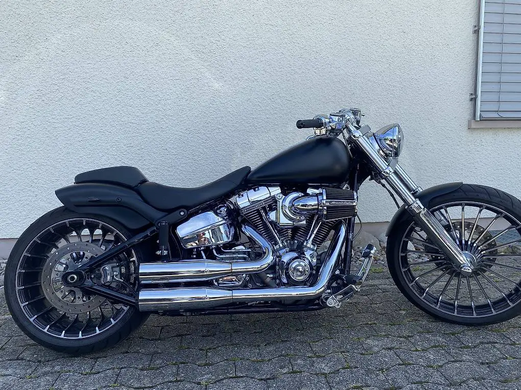 Harley Davidson Breakout CVO