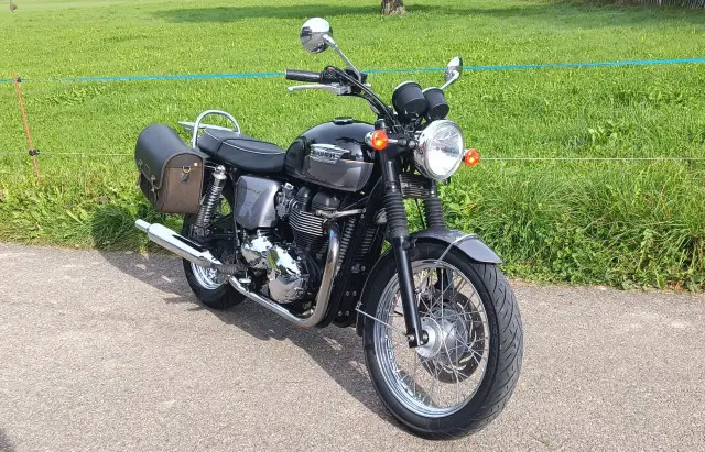 TRIUMPH Bonneville 900