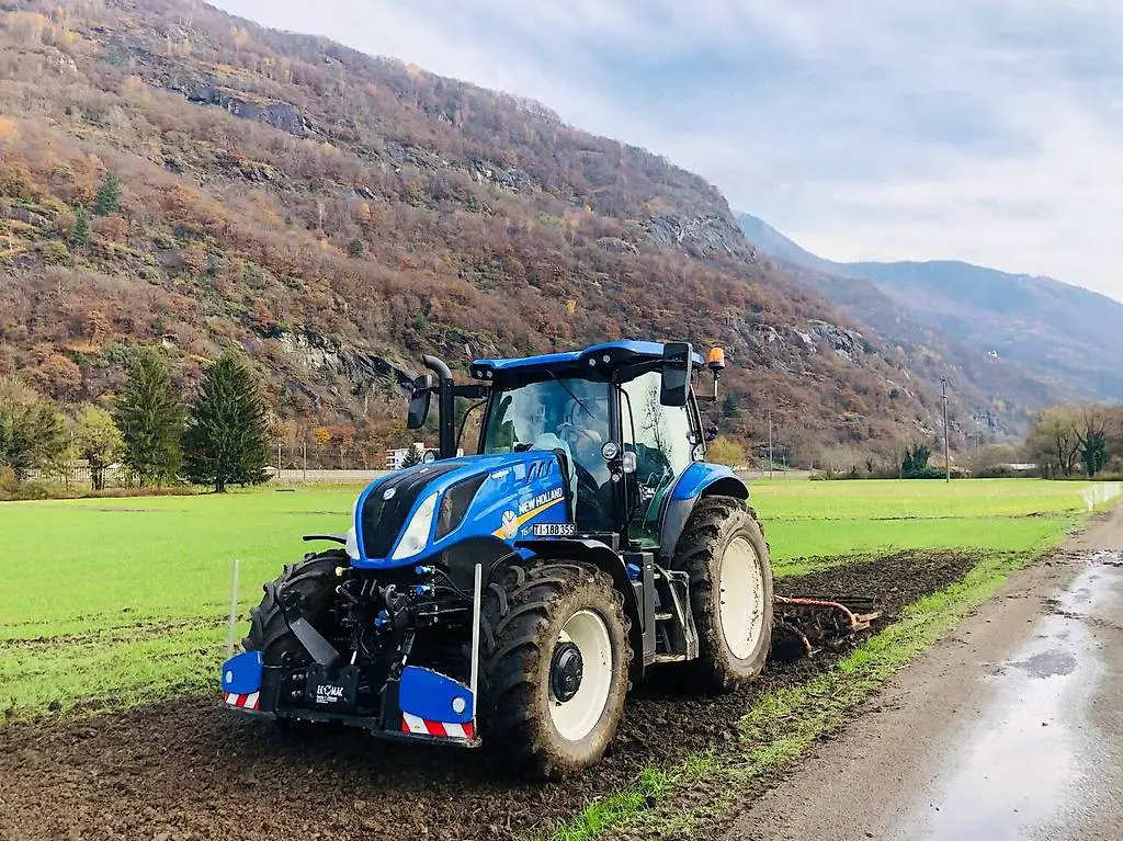 New Holland T6AC 175 Traktor