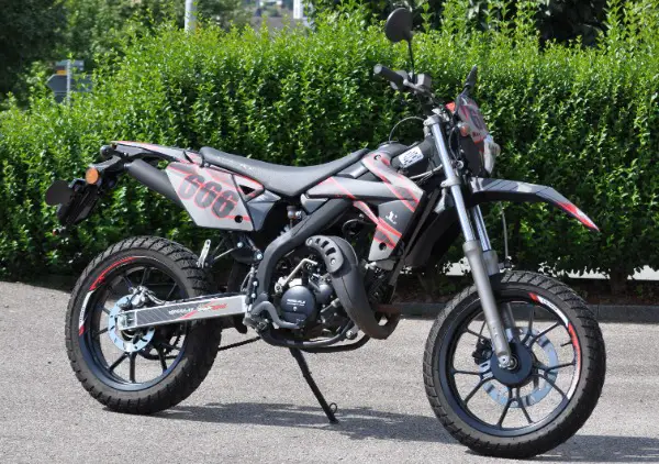 Rieju MRT 50 Motorrad ab 16 Jahren fahrbar