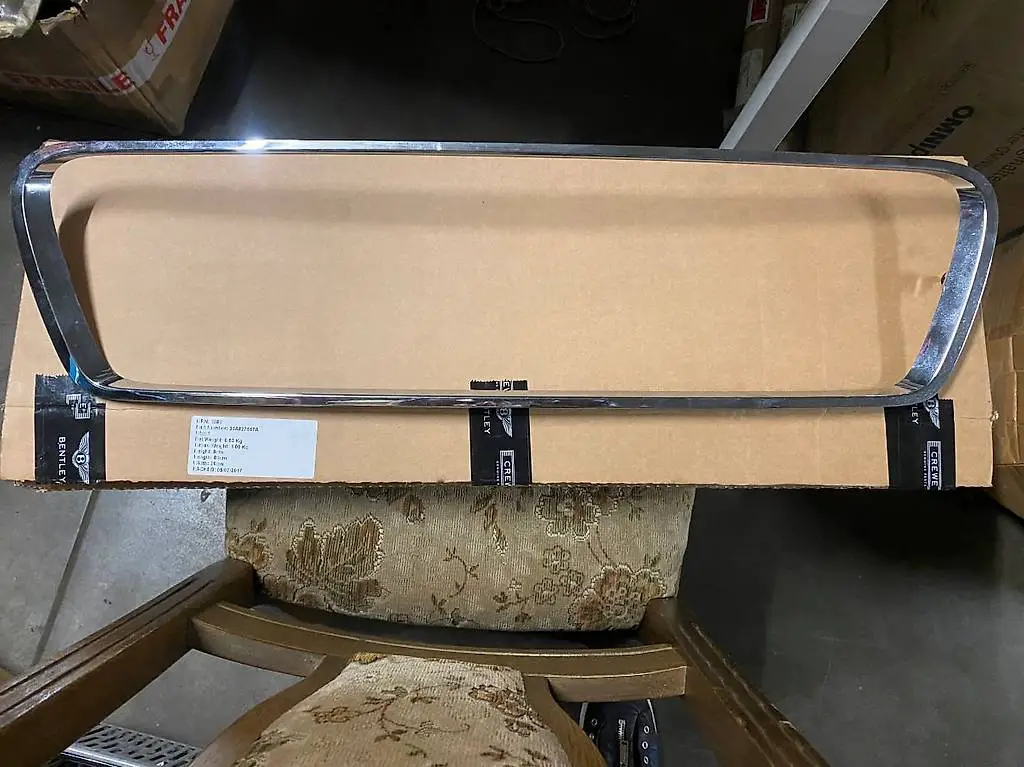 Bentley Bentayga Garniture plaque d"immat arr 36A827567A