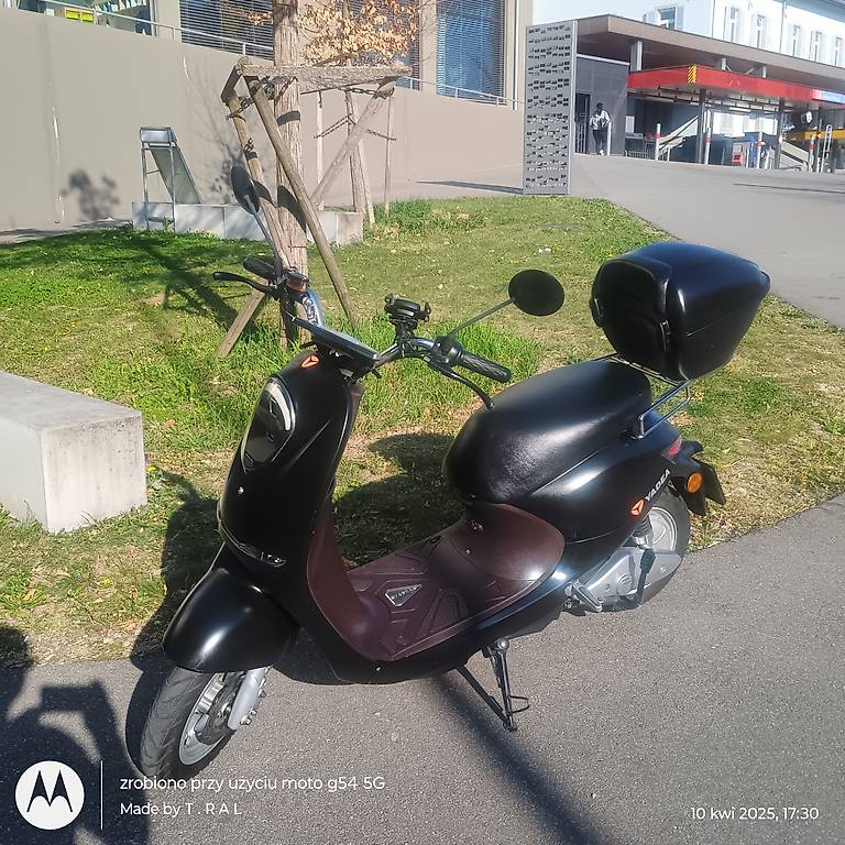 YADEA E-Scooter,50 km/h, TopHelm-Topcase gratis dazu