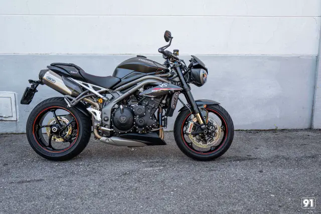 triumph speed triple 1050 rs