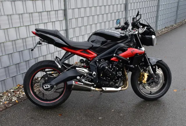 TRIUMPH Street Triple 675