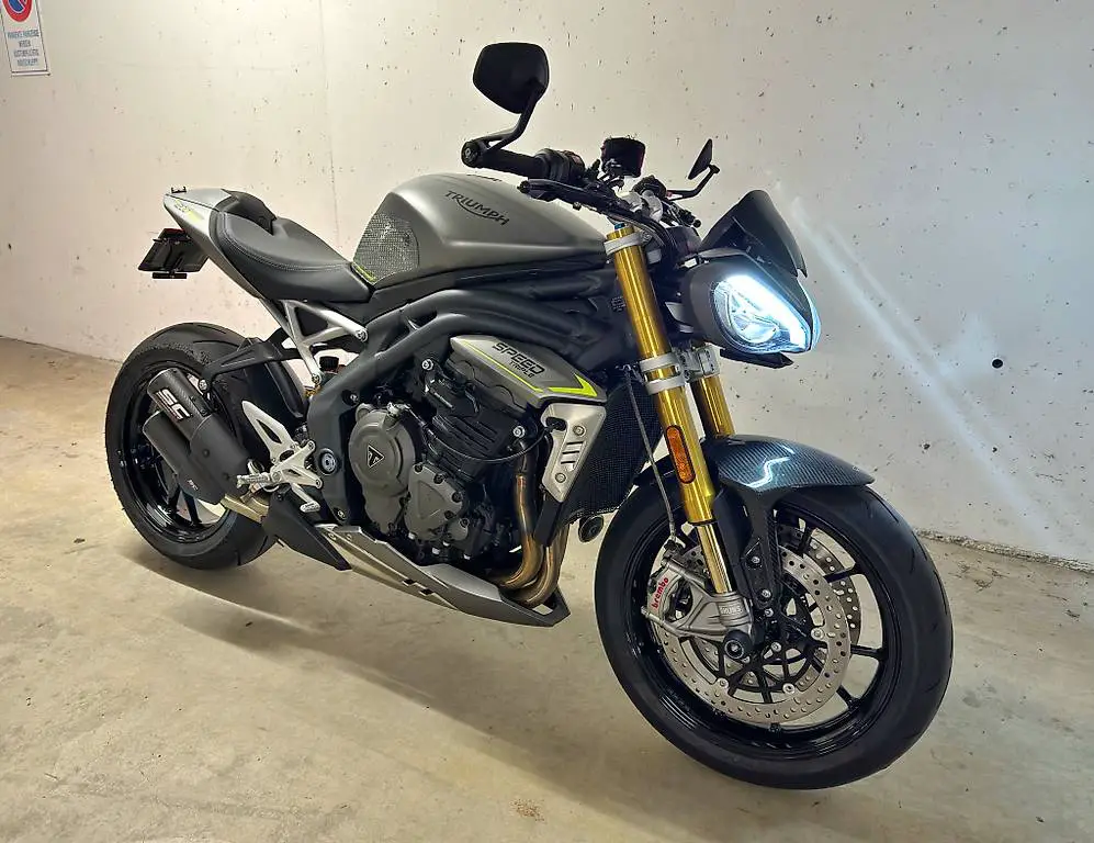Triumph Speed Triple 1200 RS ab Service + viel Zubehör