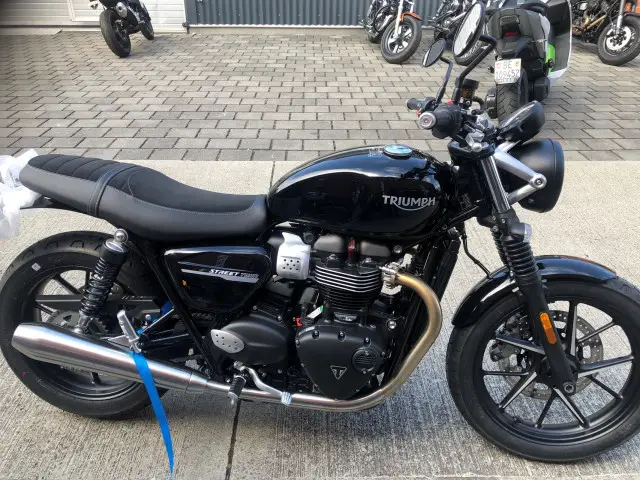 triumph street twin 900