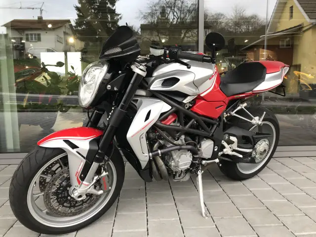 mv agusta b4 brutale 1090 rr